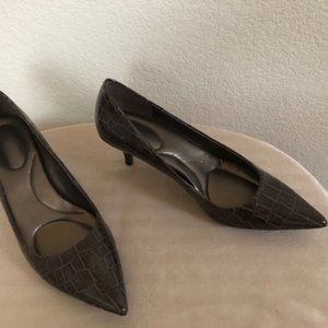 Dark Brown Snakeskin Heels with Pointed Toe!